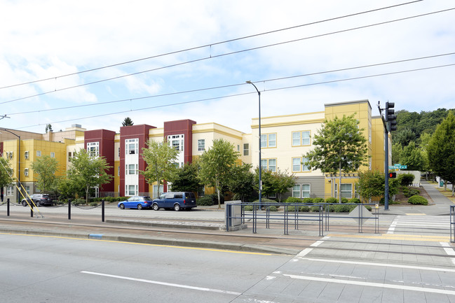 Rainier Vista in Seattle, WA - Foto de edificio - Building Photo