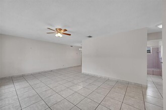 440 SW 9th Terrace in Hallandale Beach, FL - Building Photo - Building Photo