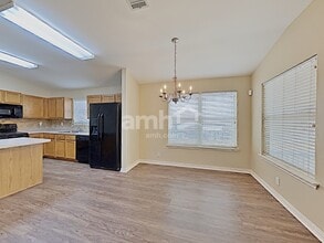 654 Coral Harbor in San Antonio, TX - Building Photo - Building Photo