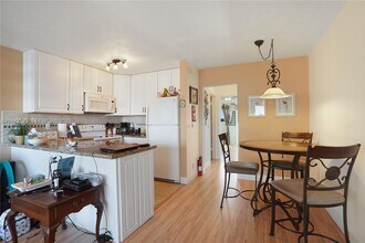 1000 SW 11th Ave in Hallandale Beach, FL - Building Photo - Building Photo