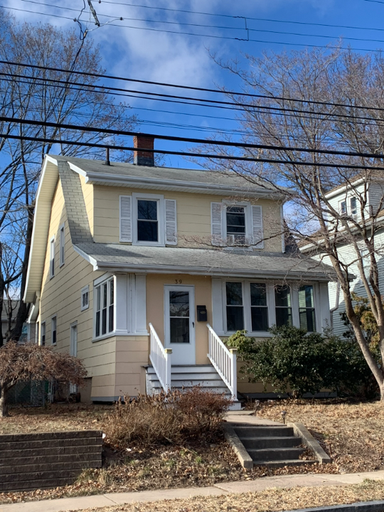 39 Troy St in West Hartford, CT - Building Photo