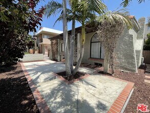 3642 Empire Dr in Los Angeles, CA - Foto de edificio - Building Photo