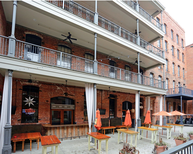 Flats at Alley Station in Montgomery, AL - Foto de edificio - Building Photo