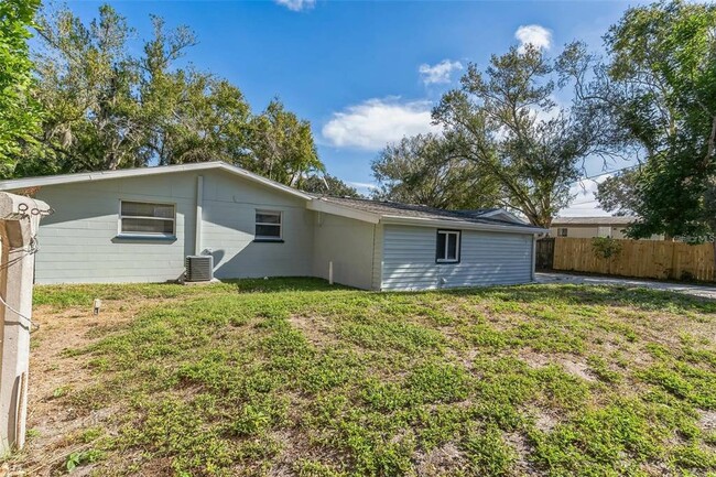 403 Pinewood Ave in Nokomis, FL - Building Photo - Building Photo