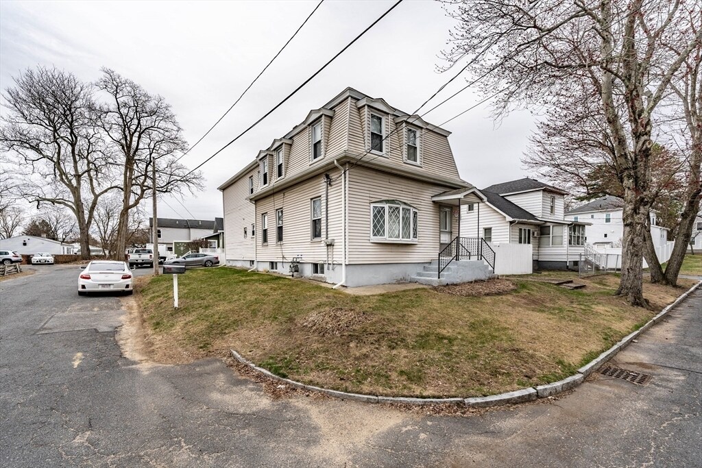 17 Griffin St in Springfield, MA - Building Photo
