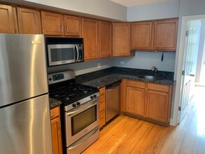 643 W Barry Ave in Chicago, IL - Building Photo - Building Photo
