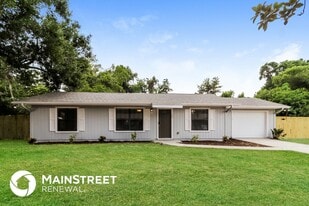 136 E Grace St in DeLand, FL - Building Photo