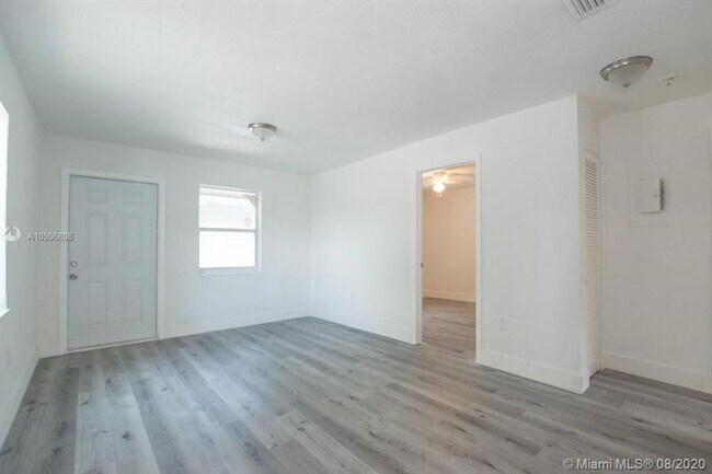 242 NW 14th St in Pompano Beach, FL - Building Photo - Building Photo