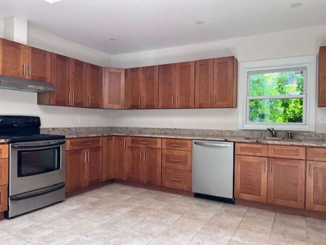 14311-1Rt9w Rte 9W in Ravena, NY - Building Photo - Building Photo