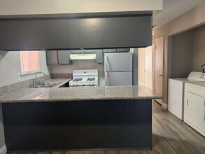 6925 Hopkins Dr in Las Vegas, NV - Building Photo - Building Photo