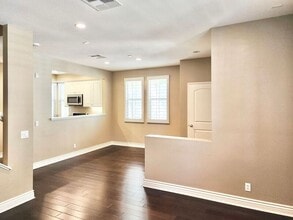 112 Hedge Bloom in Irvine, CA - Building Photo - Building Photo