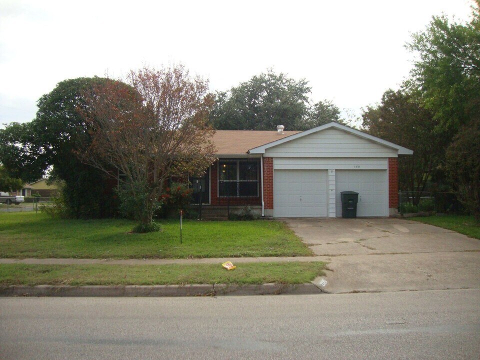 2320 Zephyr Rd in Killeen, TX - Building Photo