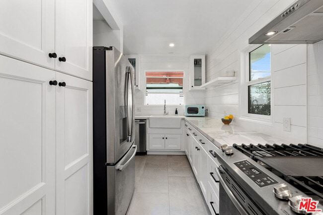 property at 8472 Oakwood Ave