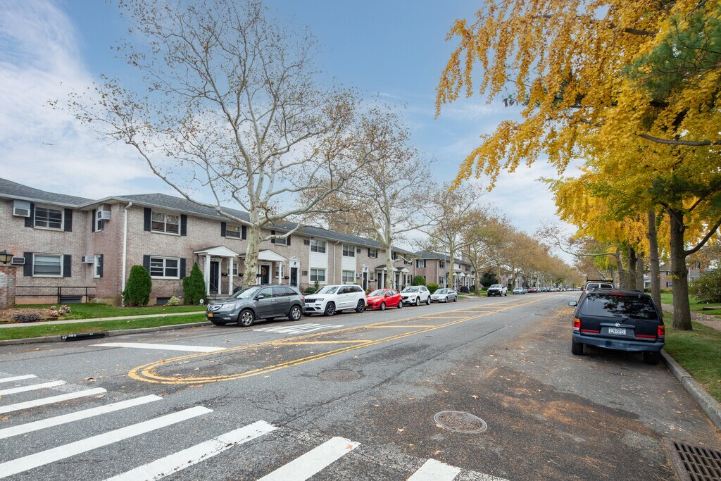 Langdale Gardens Apartments New Hyde Park, NY Apartments For Rent