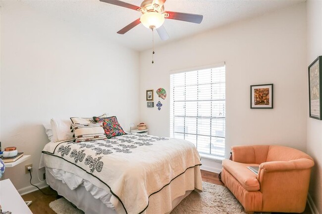 912 W 22nd St in Austin, TX - Foto de edificio - Building Photo