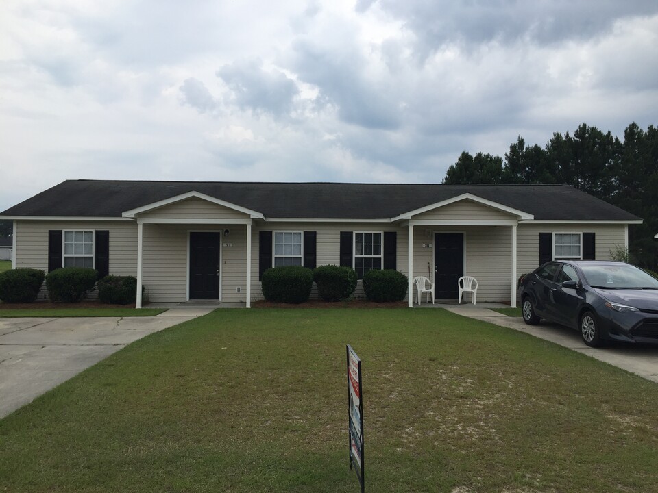 203 Bahia Ln in Raeford, NC - Building Photo