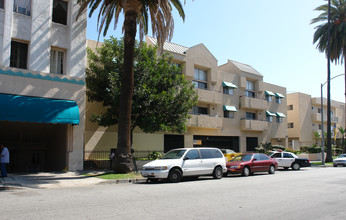 326 S Manhattan Pl in Los Angeles, CA - Building Photo - Building Photo