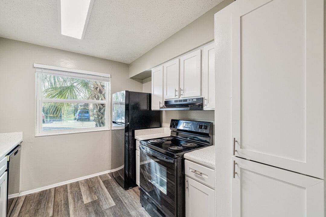 Eastwood Oaks in Hilliard, FL - Building Photo