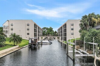 9395 Pennsylvania Ave in Bonita Springs, FL - Building Photo - Building Photo