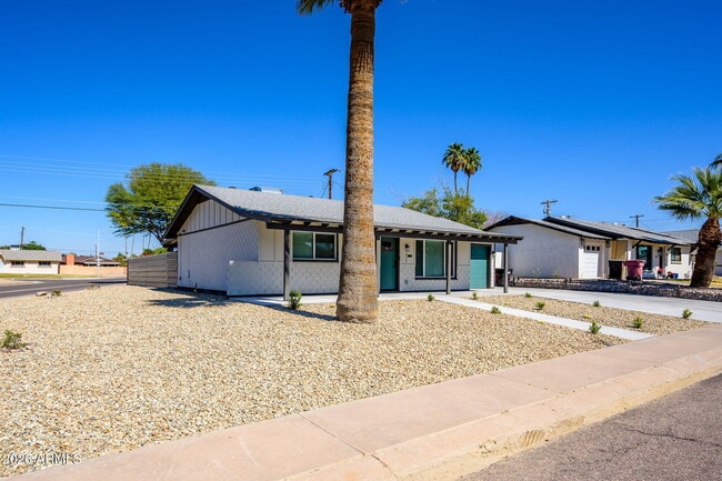 8702 E Monte Vista Rd in Scottsdale, AZ - Building Photo - Building Photo