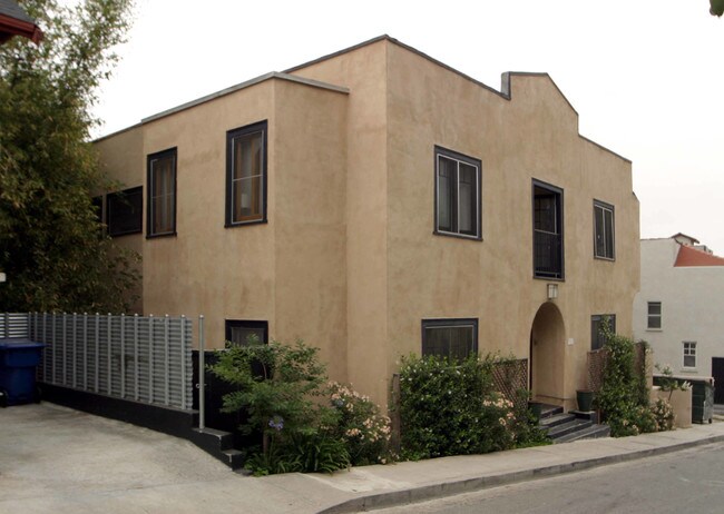 3217 Larissa Dr in Los Angeles, CA - Building Photo - Building Photo