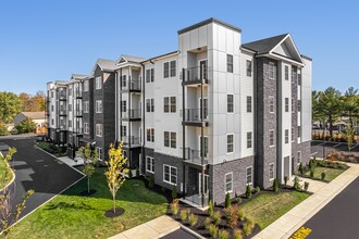 The Warrington Place in Warrington, PA - Foto de edificio - Building Photo