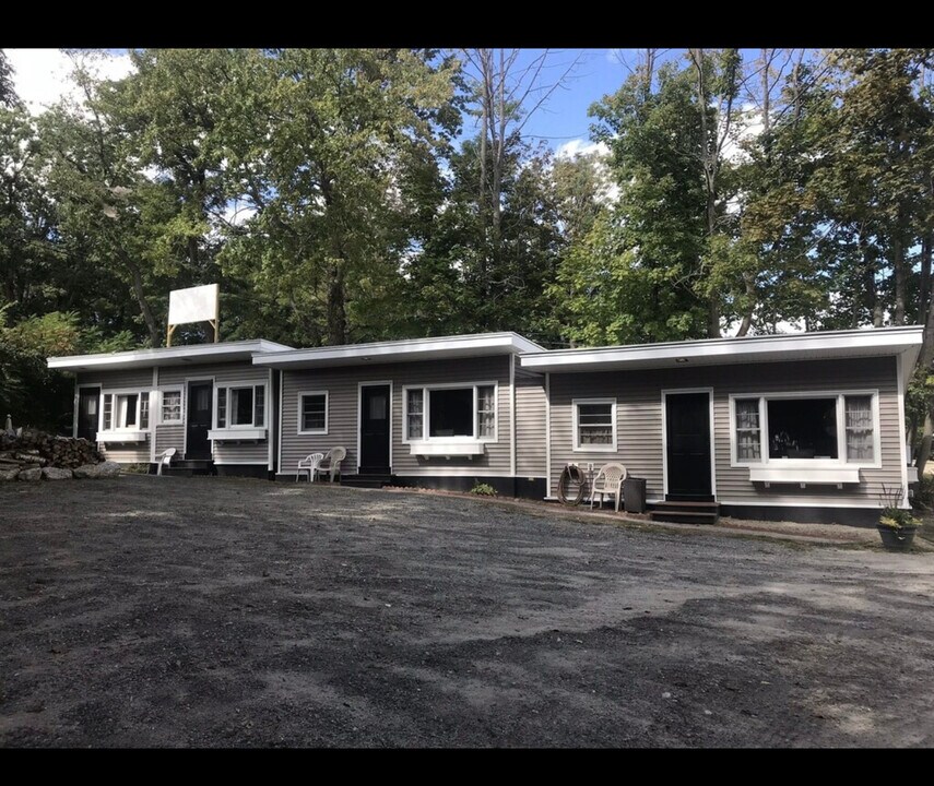 14 Lake Shore Dr, Unit Cottage in Meredith, NH - Building Photo