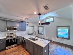 334 Dargan Pl SW in Atlanta, GA - Building Photo - Building Photo