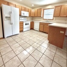 1005 Waters Edge Rd in Champaign, IL - Building Photo - Building Photo