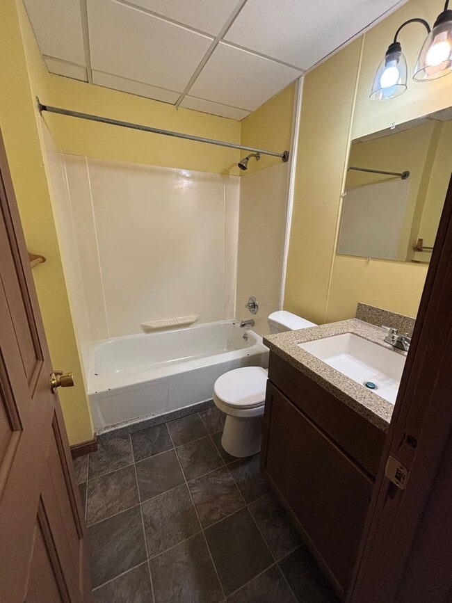 330-32 PARADE in Erie, PA - Foto de edificio - Building Photo