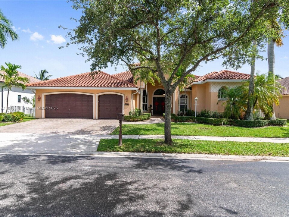 13732 NW 11th Ct in Pembroke Pines, FL - Building Photo
