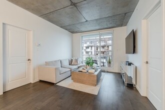 17 Ave Gendron in Pointe-claire, QC - Building Photo - Building Photo