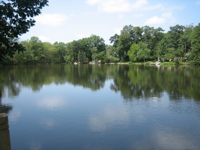 property at 142 Lakeside Dr S
