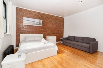 215 B E 95th St in New York, NY - Building Photo - Building Photo