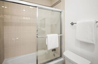 8581 Villa La Jolla Dr in San Diego, CA - Building Photo