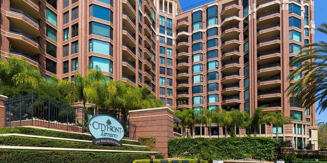 500 W Harbor Dr in San Diego, CA - Foto de edificio - Building Photo