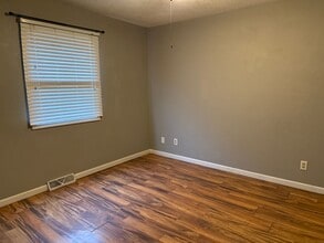 26-32 Circle Dr in Chatham, IL - Building Photo - Building Photo