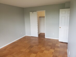 8002 Le Havre Pl-Unit -16 in Falls Church, VA - Building Photo - Building Photo