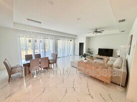 57 Broadmoor Ln in Rotonda West, FL - Building Photo