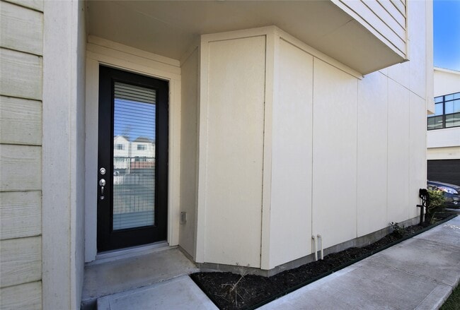 property at 3916 Tulane Oak Dr