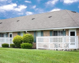 Wyndemere Apartments in Franklin, OH - Building Photo - Building Photo