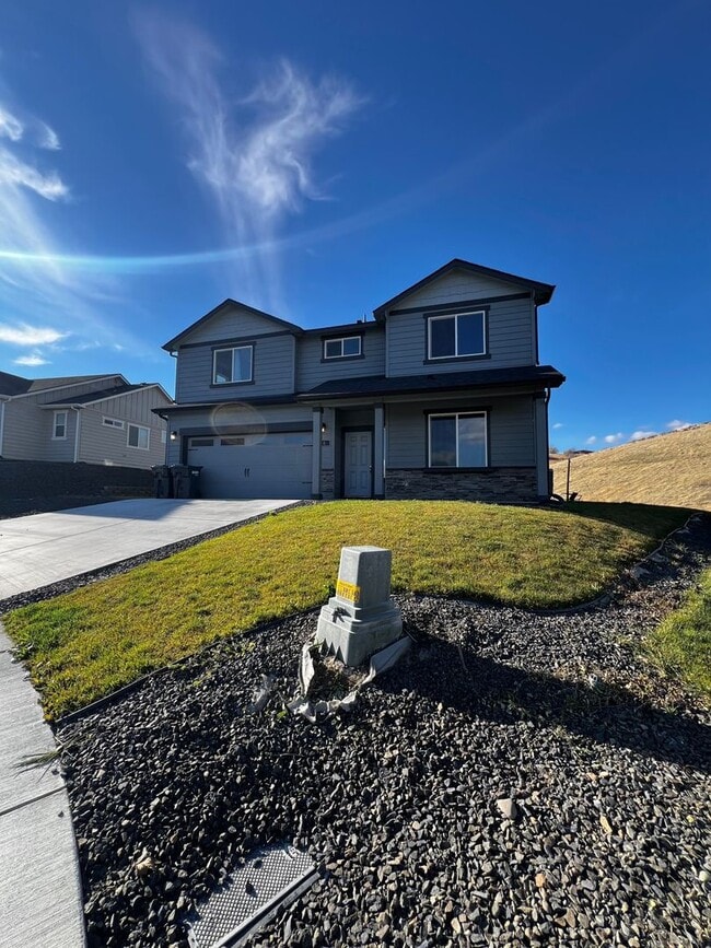 6 S 12th St in Selah, WA - Building Photo - Building Photo