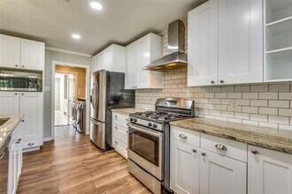 1600 West Shore Dr in Richardson, TX - Building Photo - Building Photo