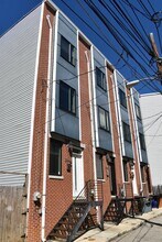 2546 Arcadia St in Philadelphia, PA - Foto de edificio - Building Photo