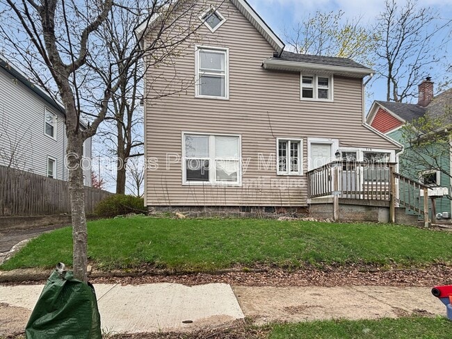 property at 716 Kellogg St SE