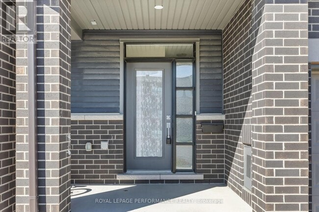 826 Dynasty St in Ottawa, ON - Building Photo - Building Photo