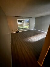 5585 E Pacific Coast Hwy in Long Beach, CA - Building Photo - Building Photo
