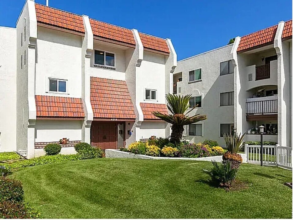 6350 Genesee Ave in San Diego, CA - Building Photo