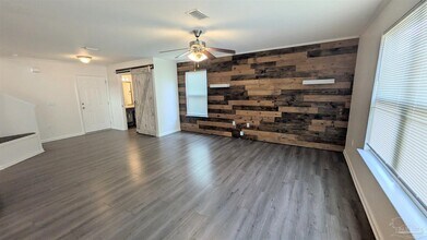 5881 Little Leaf Court in Milton, FL - Building Photo - Building Photo