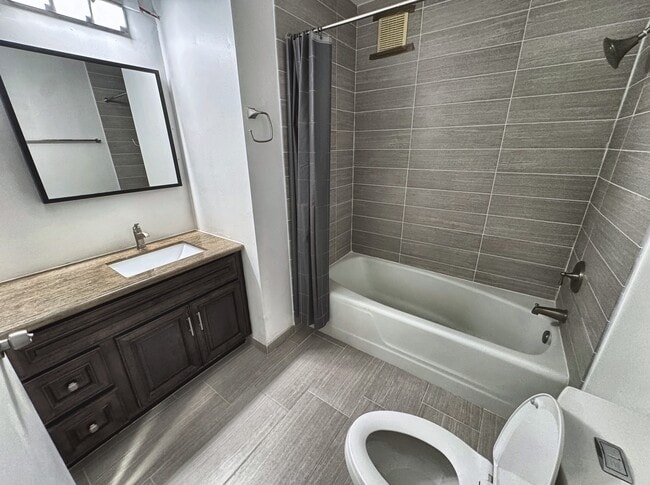 10 Scenic Way, Unit 115 in San Mateo, CA - Building Photo - Building Photo